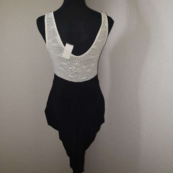 Asymmetrical Black/white Plunge Lace Dress - Picture 10 of 12